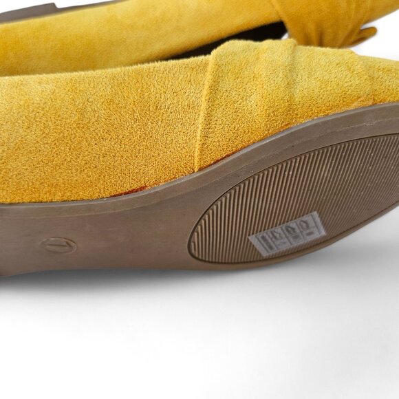 Musshoe Pointed Toe Women's Flats Size 7 Mustard NIB Bow on Toes - Picture 7 of 9